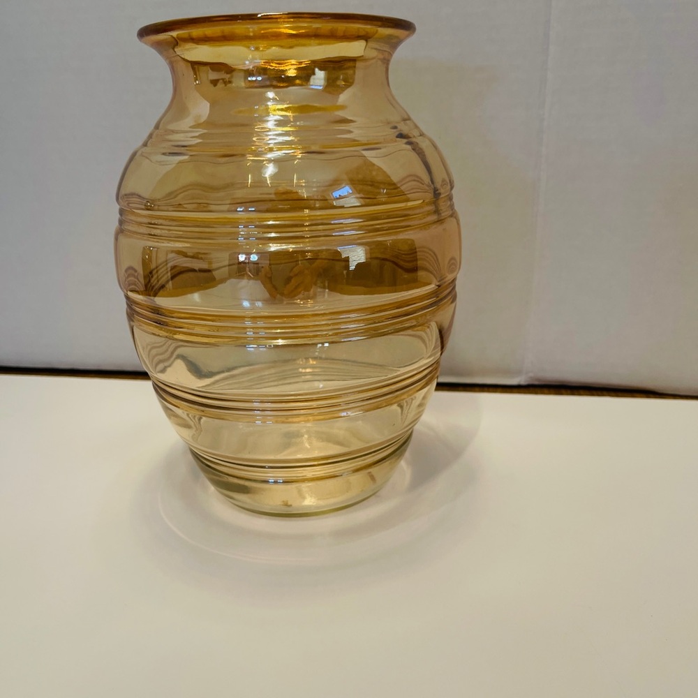 Anchor Hocking Honey-Toned Glass Vase 1950’s. 8” tall 6” at widest.